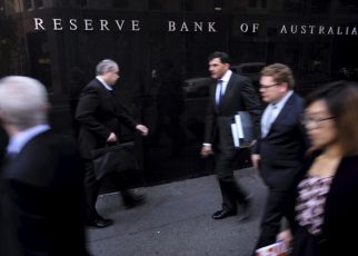 Australia Cut Rate as Virus’s Disruptions Grow